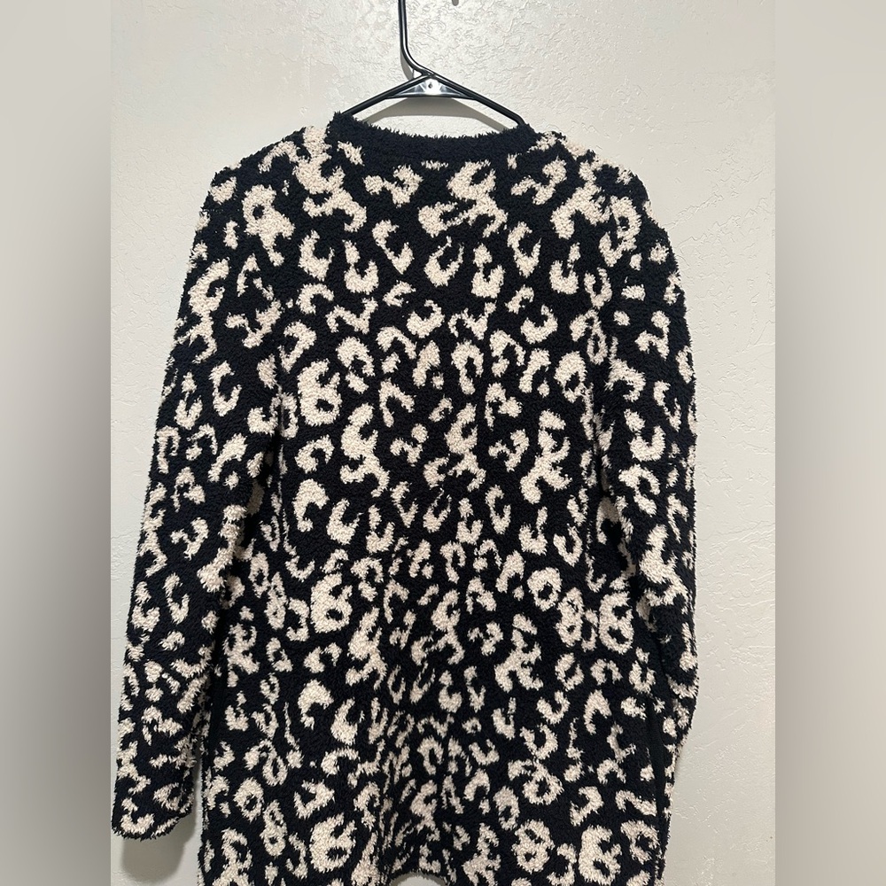 UGG Black and White Animal Print Cardigan - Picture 12 of 12